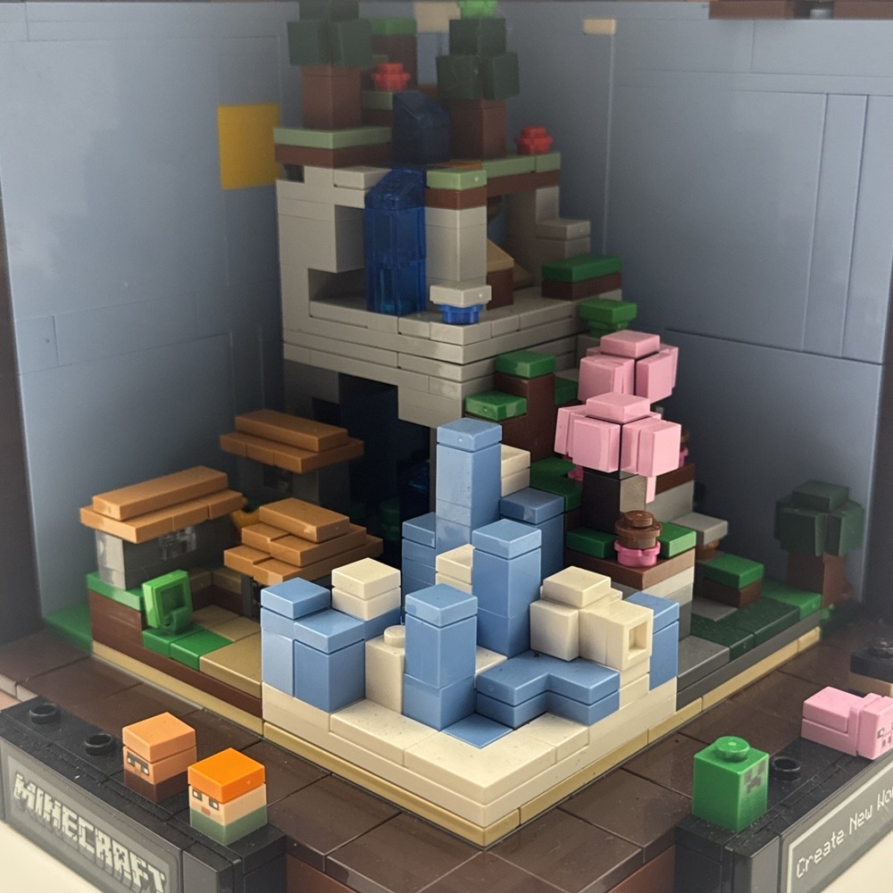 LEGO Minecraft 21265 The Crafting Table Incomplete Set - Picture 6 of 6